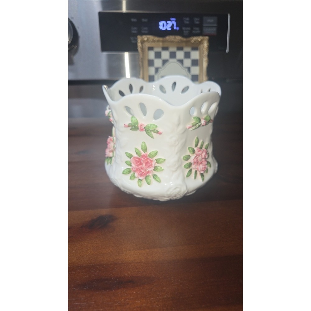 vtg capodimonte Style Vase Fine Bone China With Pink Roses, Has 2 Small Chips